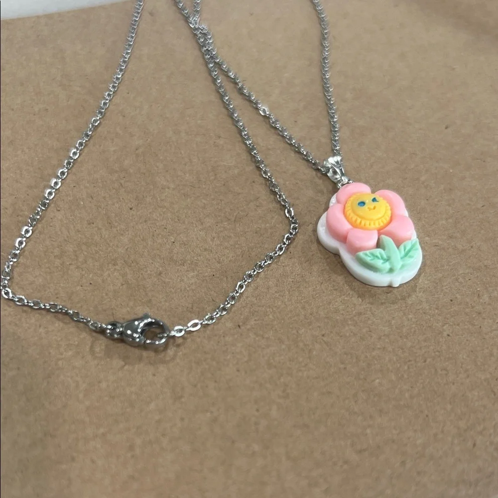 Cute Flower Pendant Necklace